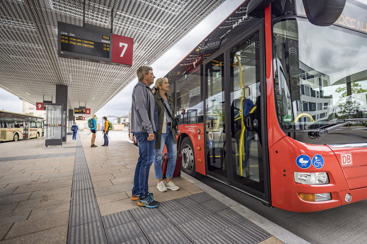 Die Ringlinie am Chiemsee - Bild von einem Bus