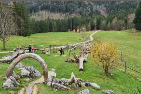 chiemsee_bauernhof_rosenheimer-land_chiemseealpenapp_wanderung_kaeseralm_spielplatz_abernteuerspielplatz