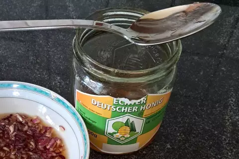 2_chiemsee_bauernhof_hausmittel_hanznhof_honig-zwiebel-saft