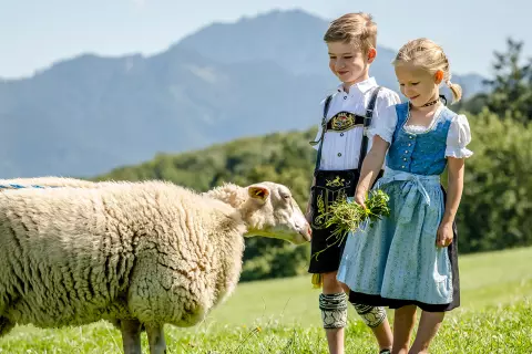 03_chiemsee-bauernhofurlaub_trachtenlook