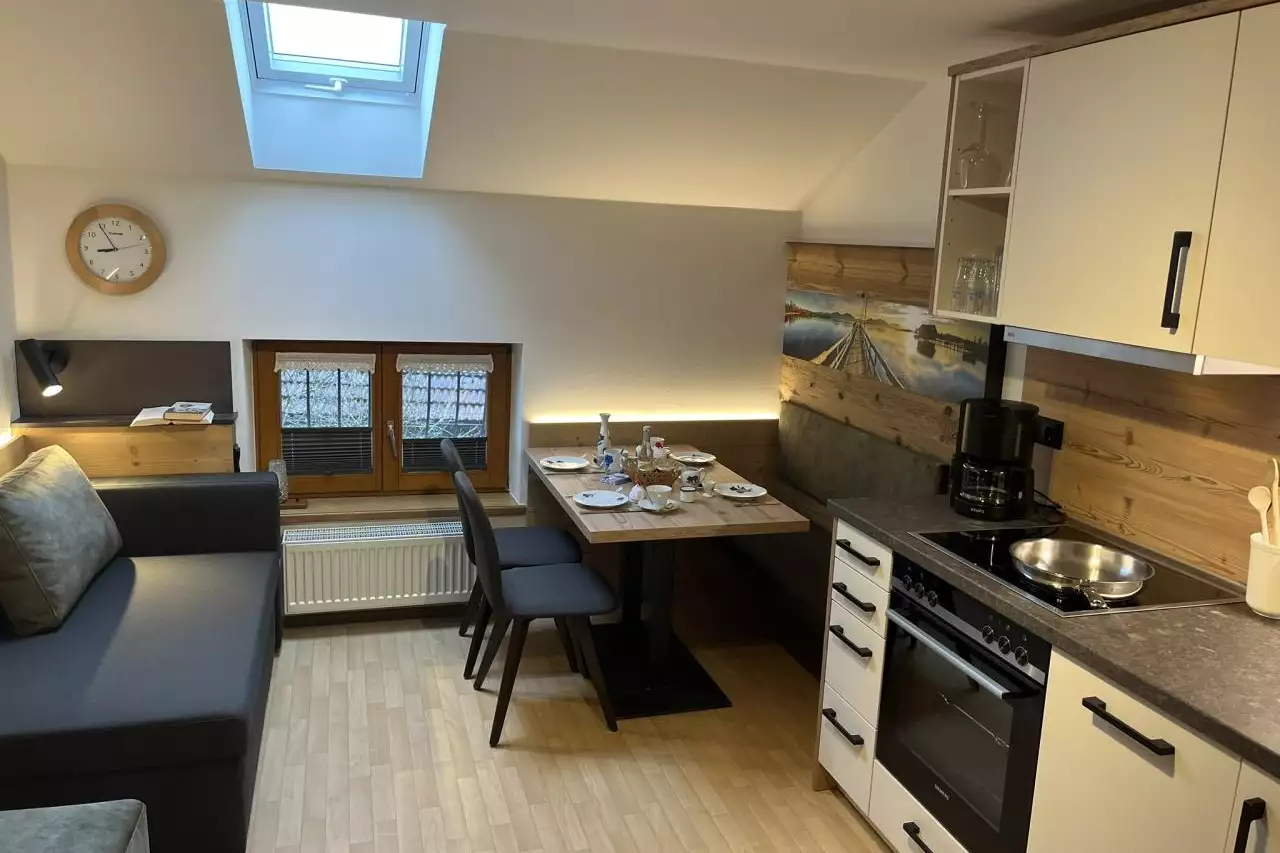 f8472731-32bb-4a80-b448-0bd67f08639f-1-102-o