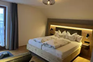 7091d526-cd41-443d-80c6-dd32a83e14c0-1-102-o