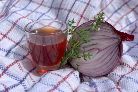 3_chiemsee_bauernhof_hausmittel_hanznhof_honig-zwiebel-saft