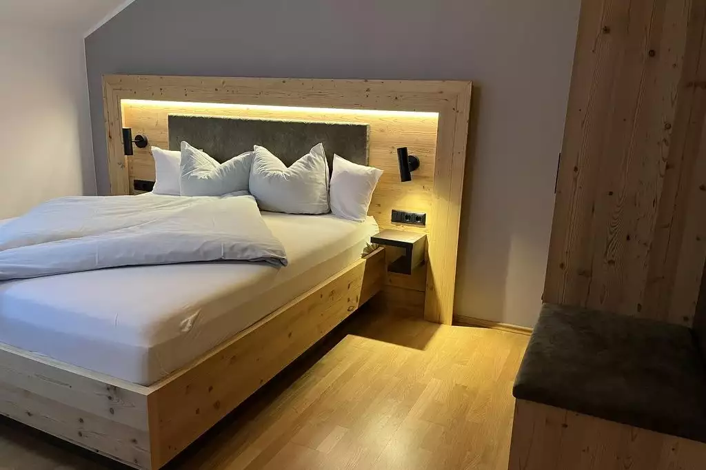 71a2004d-78d4-451a-8738-196bb146e54e-1-105-c