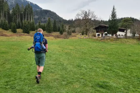 chiemsee_bauernhof_rosenheimer-land_chiemseealpenapp_wanderung_kaeseralm_wanderweg_mit_kindern_kinderfreundlich