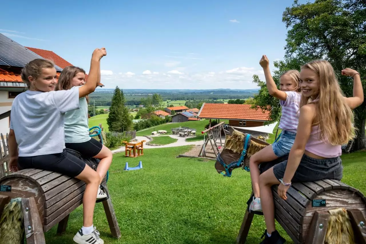 04-schleipfnerhof-schleipfen-1-bernau-am-chiemsee-07-2025-kinder-spielplatz-6