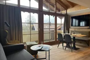 e30d3b4f-13b4-4f27-b6ce-50a33fe56d78-1-102-o