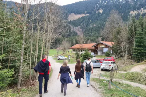 chiemsee_bauernhof_rosenheimer-land_chiemseealpenapp_wanderung_kaeseralm_wanderweg_familienausflug