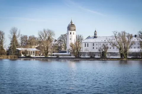 01_chiemsee-bauernhoefe_chiemsee-winter_fraueninsel