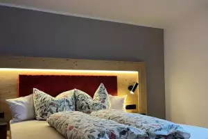 3b522e09-6c14-4a0f-b2af-5616ffc55508-1-105-c