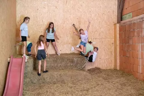 01_schleipfnerhof_bernau_kinder_spielraum