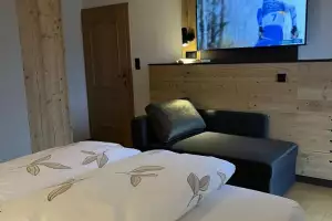 5b95b718-747e-4d2c-a3ad-d2c8698468a7-1-105-c