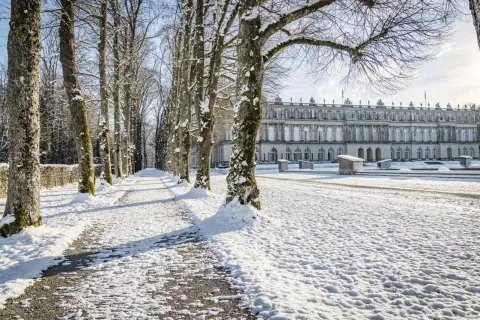 01_chiemsee-bauernhoefe_chiemsee-winter_schloss