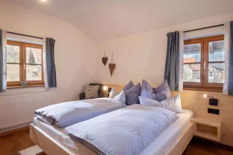 03_lainthalerhof_bergstrasse_9_niederaudorf_03_2026_appartement_almwiese_schlafzimmer_1