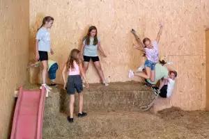 13-schleipfnerhof-schleipfen-1-bernau-am-chiemsee-07-2025-kinder-spielraum-1