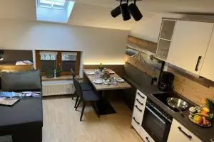 c5088ccb-6165-471b-b61a-efa83fdd034e-1-105-c