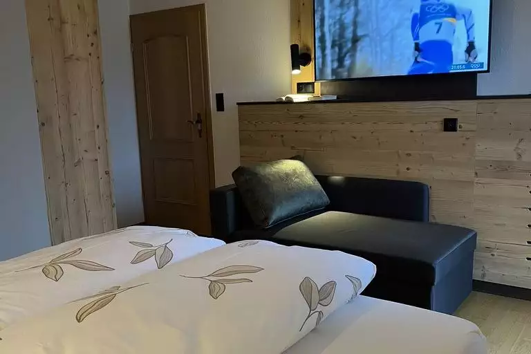 5b95b718-747e-4d2c-a3ad-d2c8698468a7-1-105-c