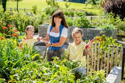 chiemsee_bauernhof_kraeuter_garten_bauernhofurlaub_zeit_fuer_fruehling
