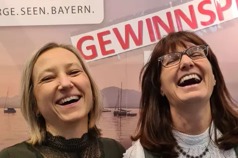 1_chiemsee_bauernhof_gruene_woche_gewinnspiel_lachen