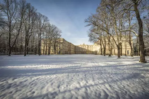 02_chiemsee-bauernhoefe_chiemsee-winter_schloss